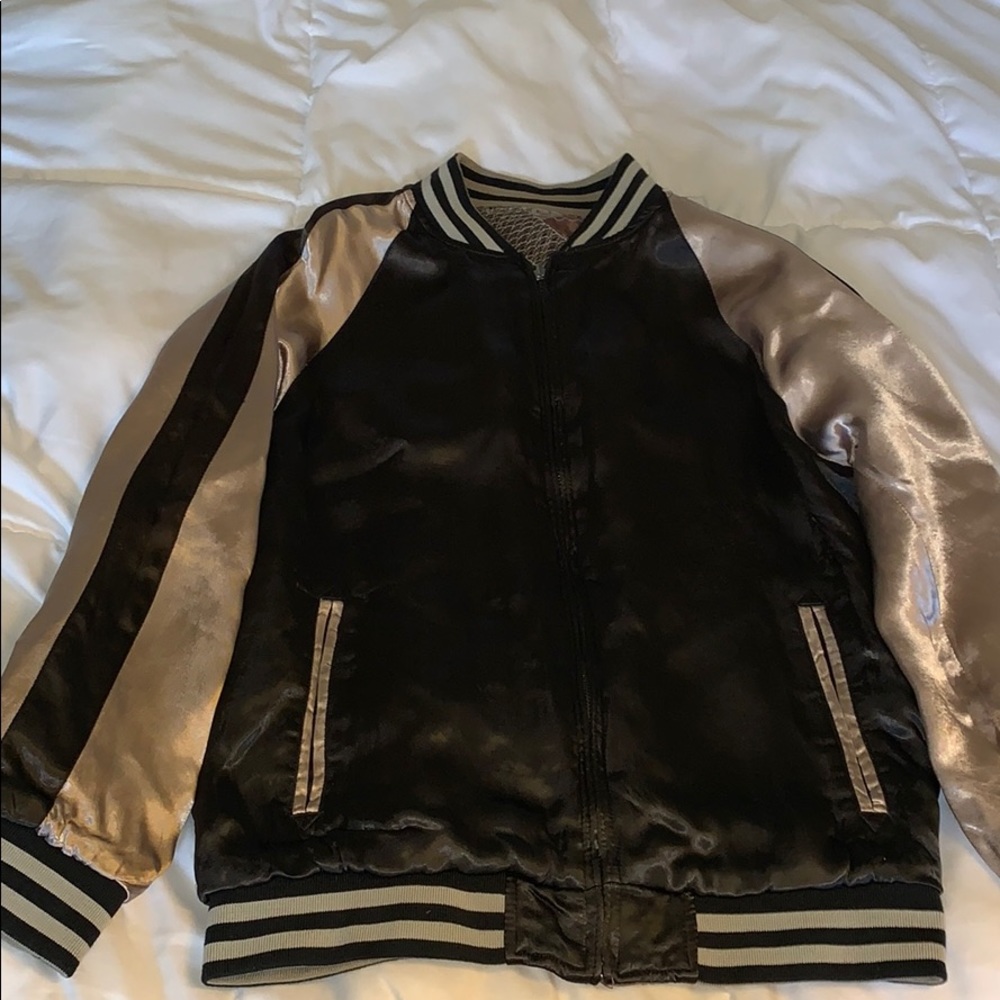 Reversible bomber jacket